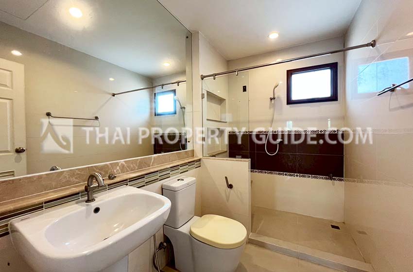 House with Shared Pool in Bangnatrad 